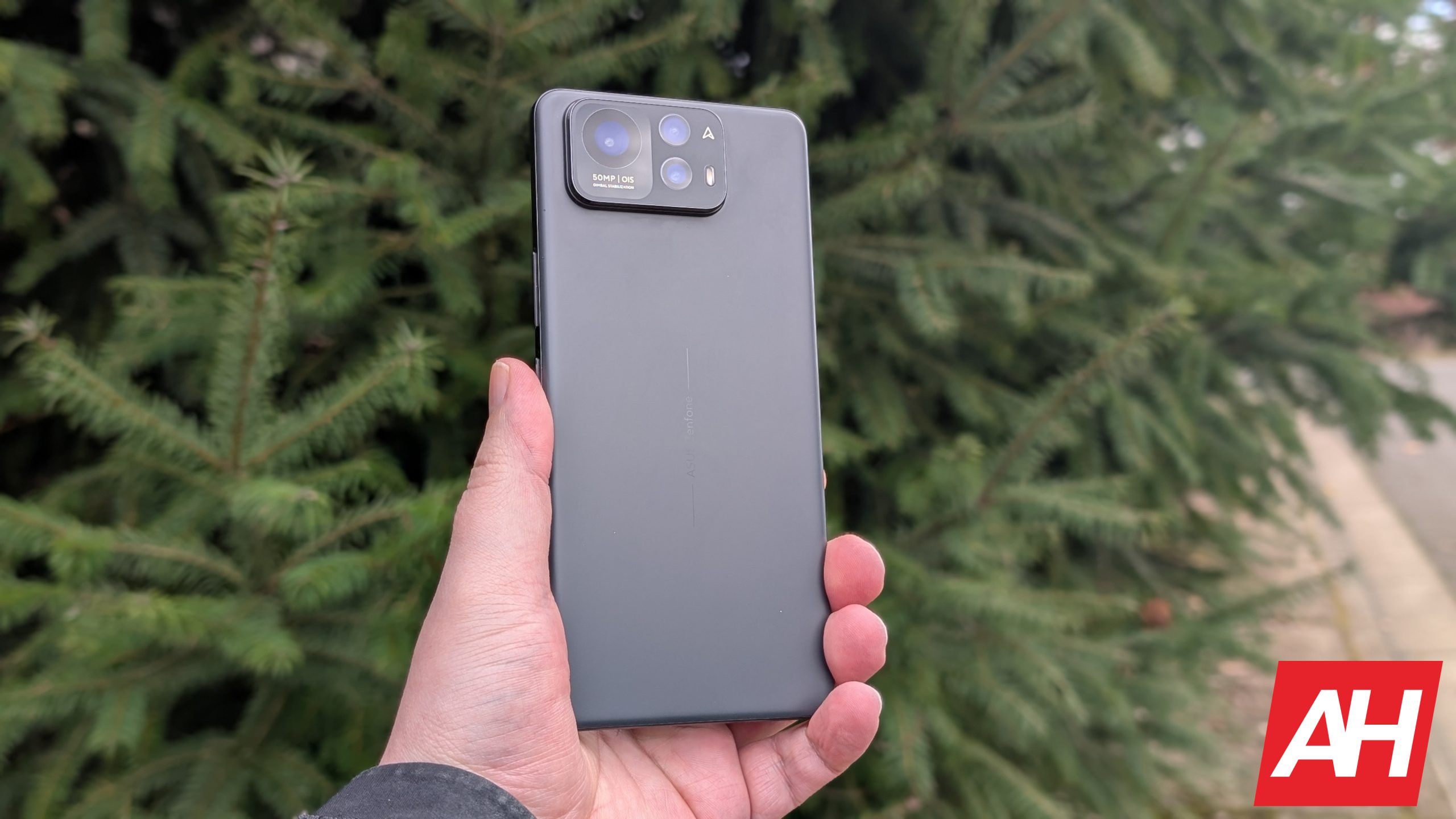 Tiek ziņots, ka ASUS 2026. gadā neizlaidīs jaunus viedtālruņus