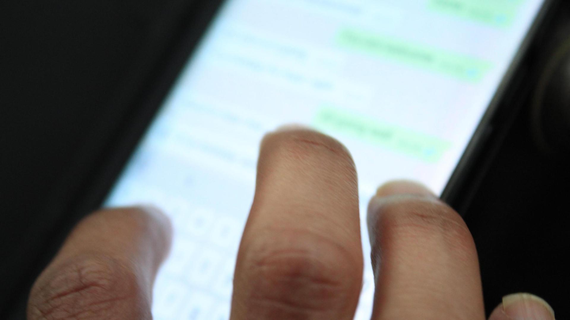 WhatsApp saskarne ar plānotajiem ziņojumiem WhatsApp saskarne ar plānotajiem ziņojumiem