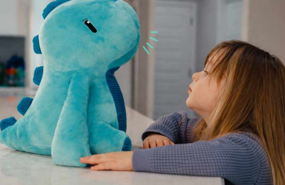 AI rotaļlietas nopludina 50 000 bērnu sarunas. Tie joprojām ir tirgū