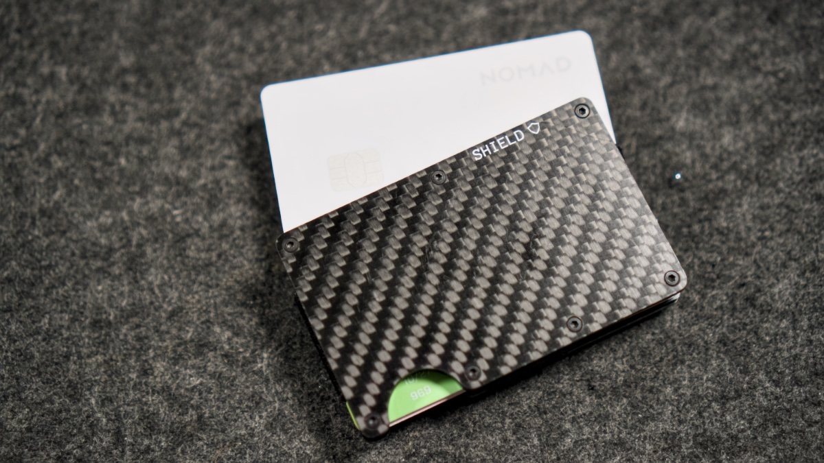 Nomad Tracking Card Pro, augstākās klases karte, ar kuru jūs nepazaudēsit savu maku