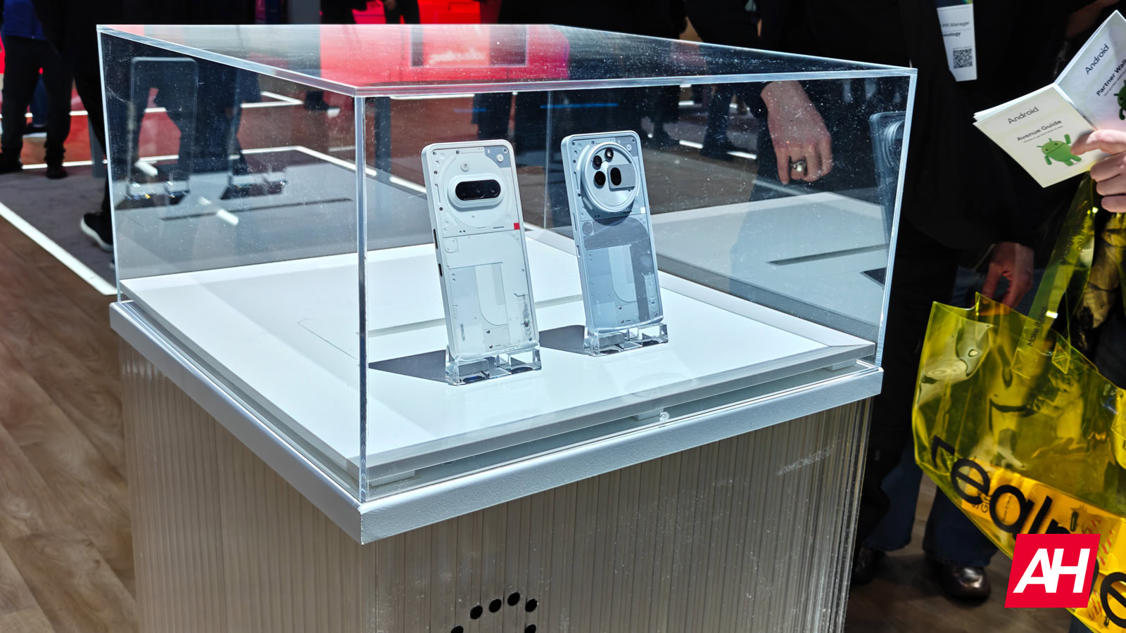 Nothing Phone 4a sērija ienāk, un šī ir pirmā teaser