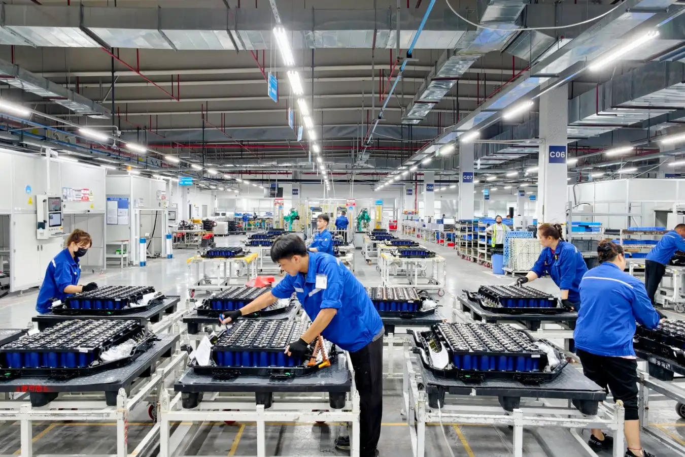 Vide Vecie EV akumulatori varētu apmierināt lielāko daļu Ķīnas enerģijas uzkrāšanas vajadzību Elektrisko transportlīdzekļu akumulatori parasti tiek izmantoti, kad tie sasniedz aptuveni 80 procentus no sākotnējās jaudas, taču tos var atkārtoti izmantot elektroenerģijas tīklos, lai līdzsvarotu atjaunojamās enerģijas ražošanas lejupslīdi.