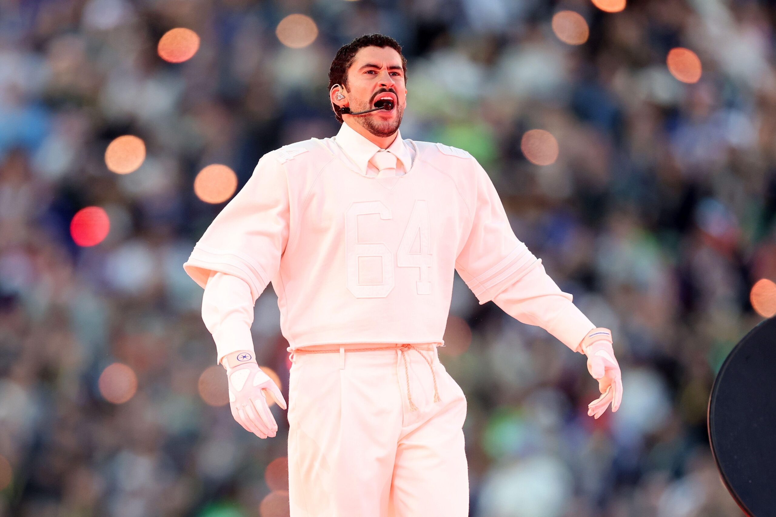 Bad Bunny pārspēj Apple Music rekordu Super Bowl šovā