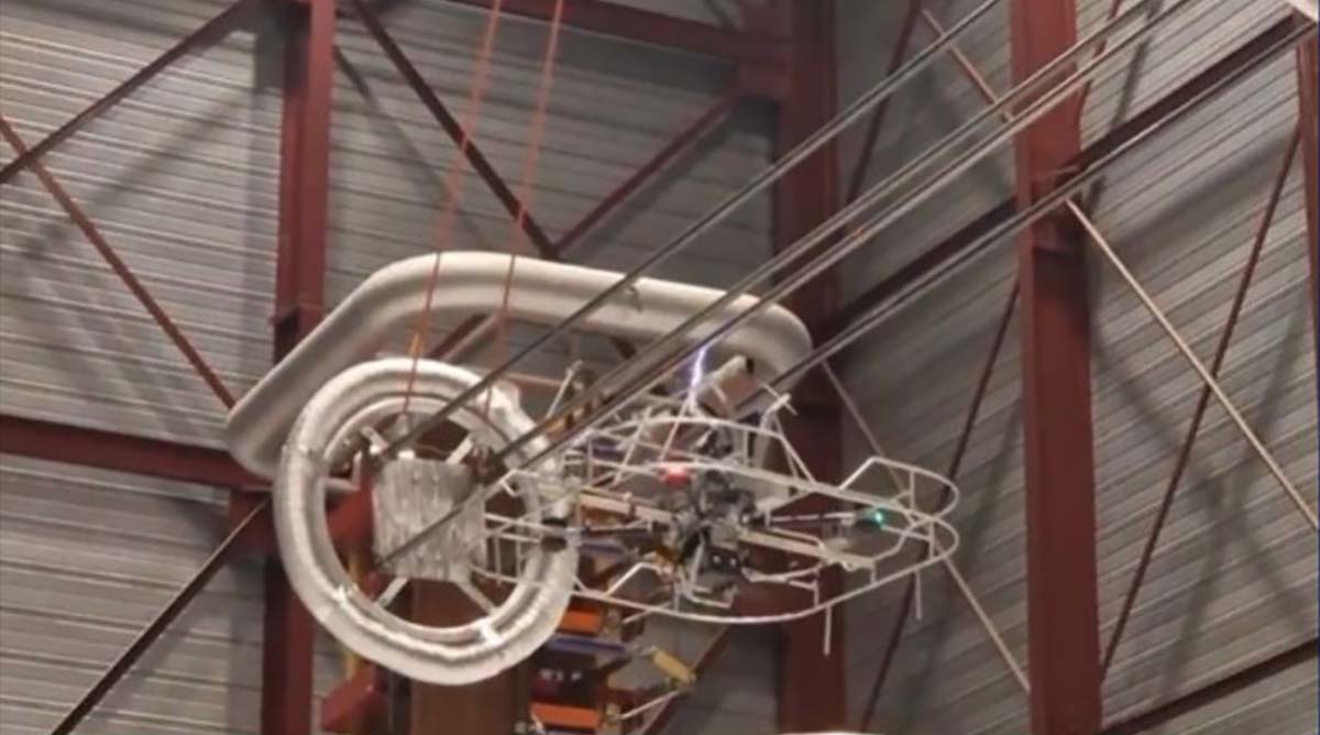 EDF testē dronu īpaši augsta sprieguma elektropārvades līniju apkopei