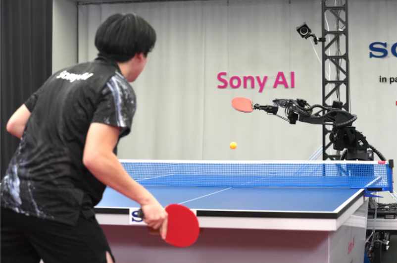 Sony AI robots “Ace” pārspēj elites galda tenisistus reālos mačos, norādot uz lēcienu fiziskajā AI