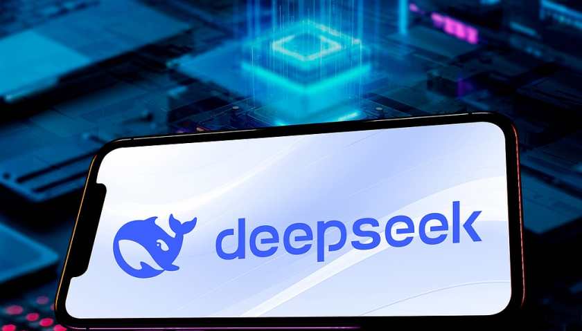 DeepSeek V4 modelis darbosies ar Huawei mikroshēmām, jo ​​Ķīna paātrina AI neatkarību