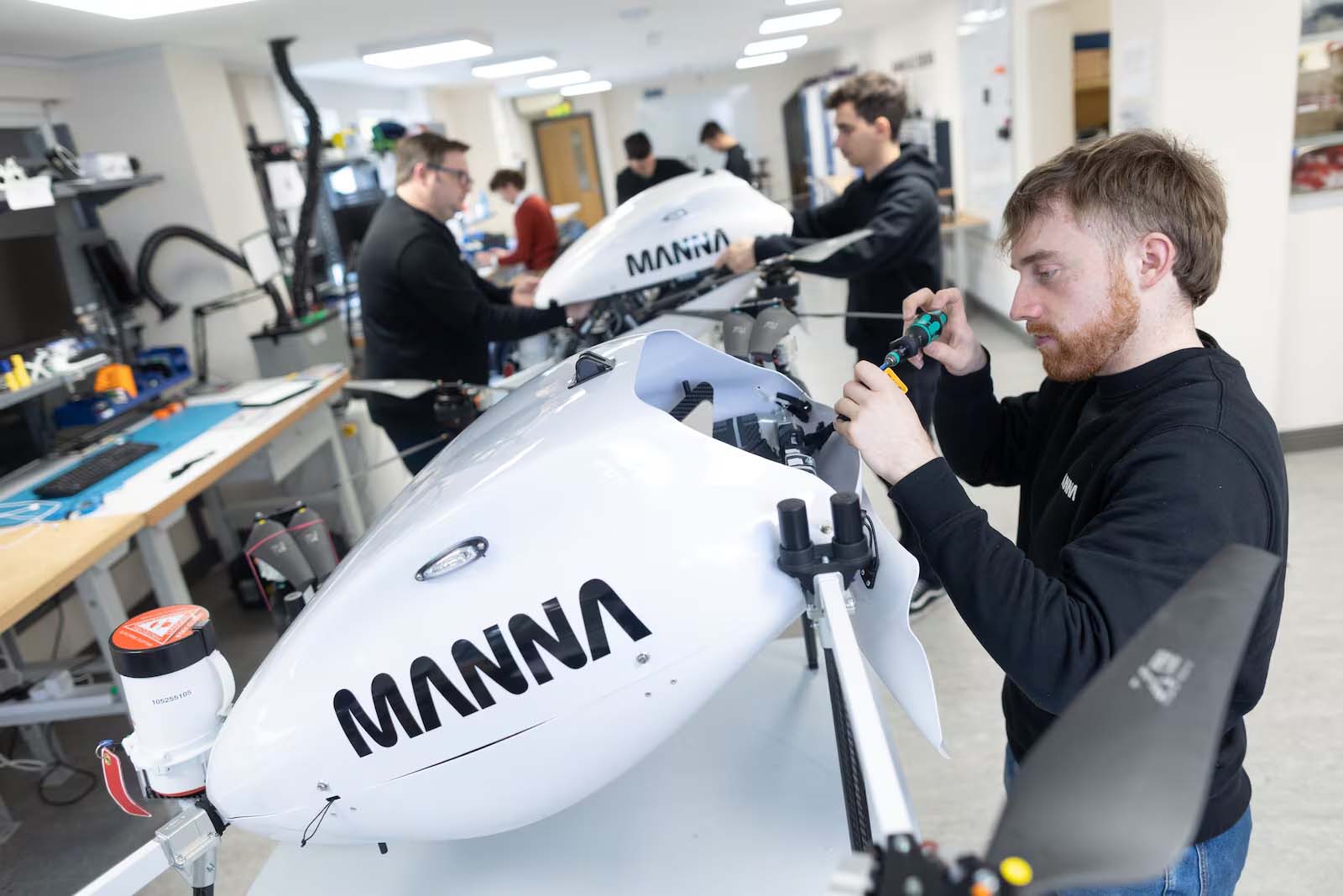 Manna piesaista USD 50 miljonus, lai nodrošinātu dronu piegādi ASV un Eiropā