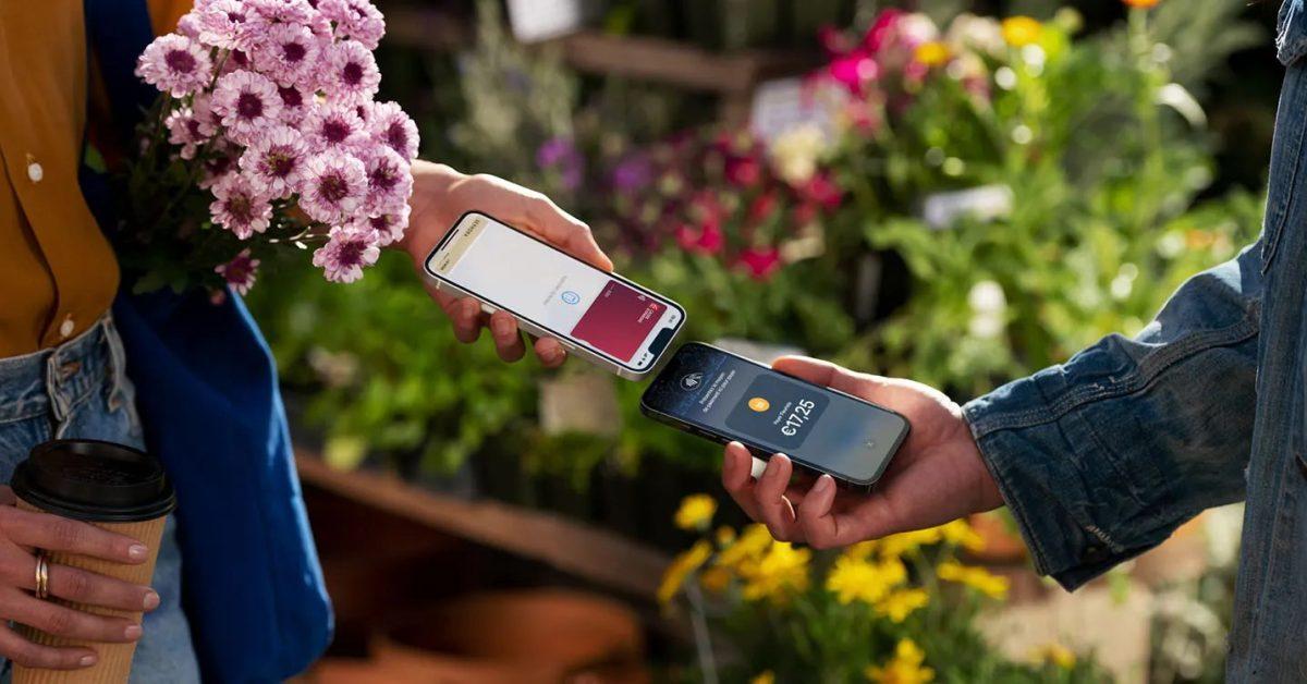 Pieskarieties, lai maksātu iPhone tālrunī, ierodas Malaizijā un turpina izplatīties visā pasaulē