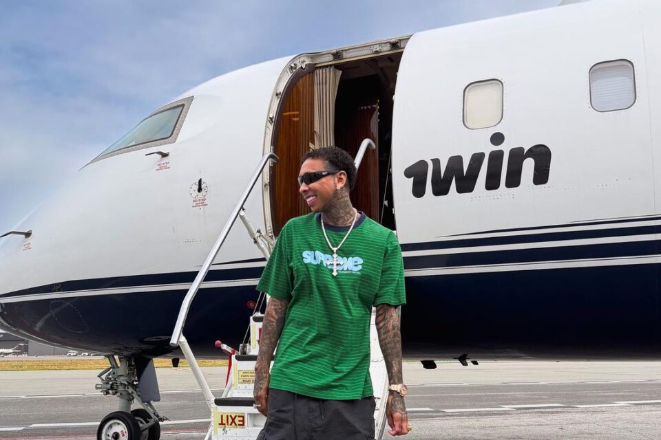 Tyga piedalās 1 win VIP programmā, jo platforma apvieno kriptovalūtu un izklaidi