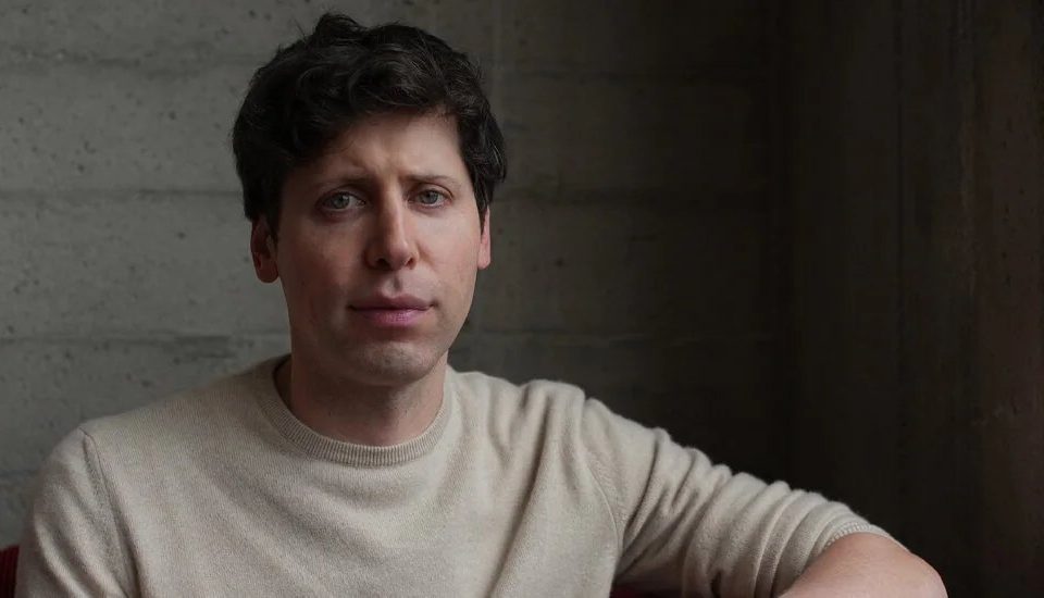 Vīrietis aizturēts pēc Molotova kokteiļa uzbrukuma Sema Altmana mājai, draud nodedzināt OpenAI štābu