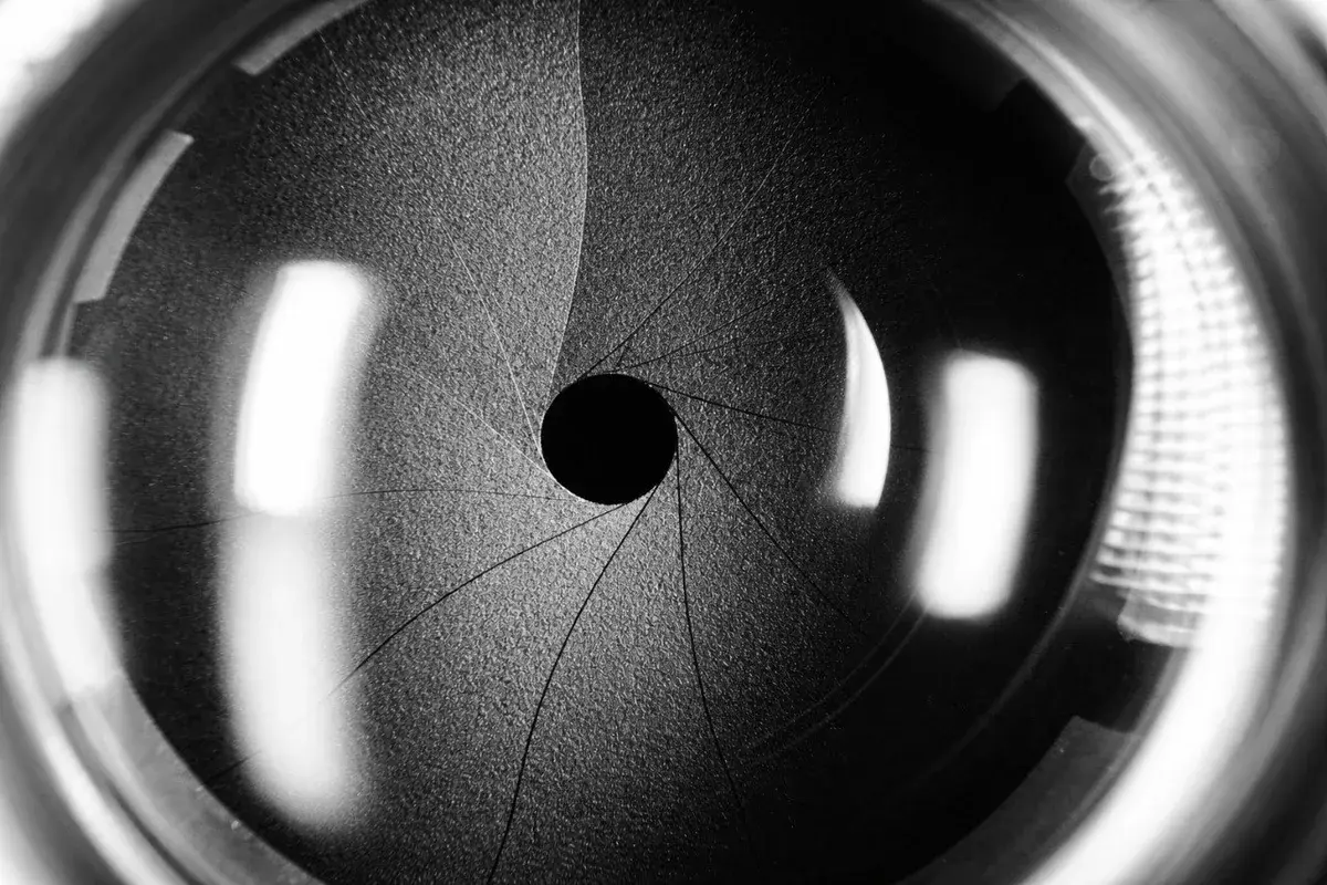 iPhone 18 Pro kamera ar maināmu diafragmas atvērumu iegūst formu