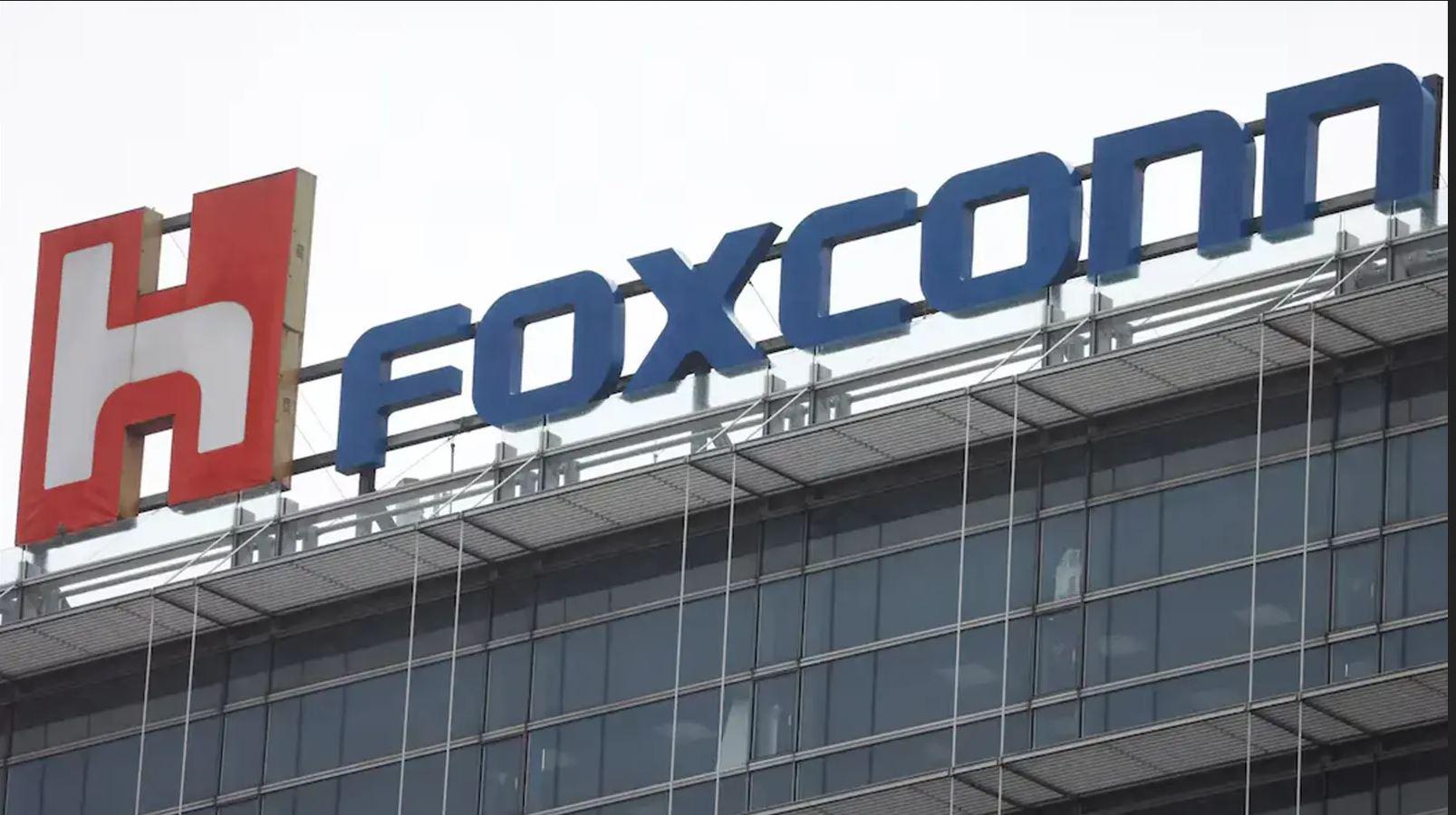 Foxconn uzbrukumā nozagti dati