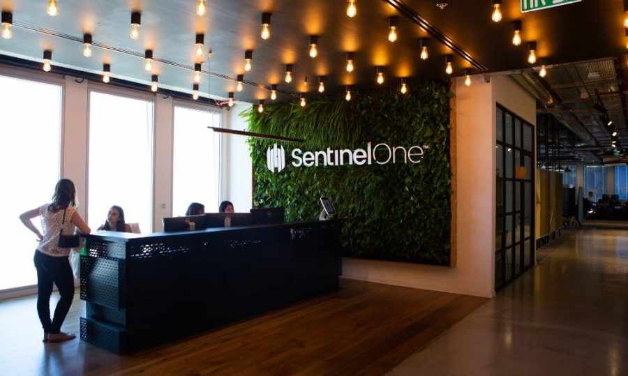 SentinelOne atlaiž 8% darbaspēka, jo AI push un vāja vadība samazina akciju daļu par 12%.