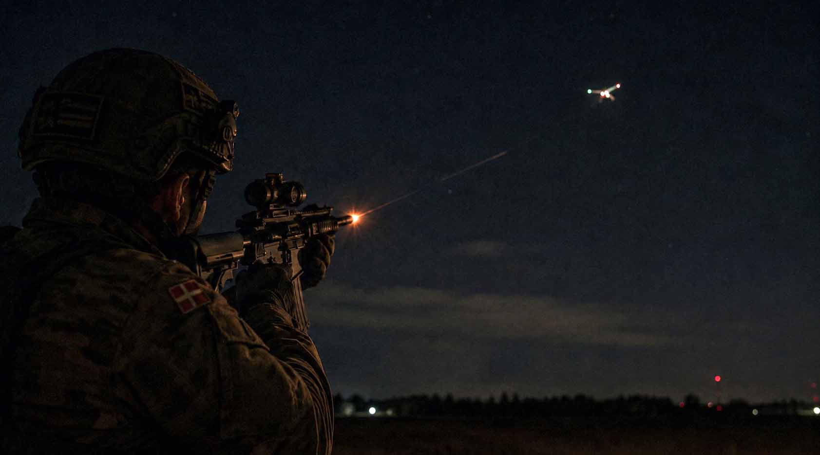 Dānijas armija apstiprina mēģinājumus notriekt iespējamos bezpilota lidaparātus