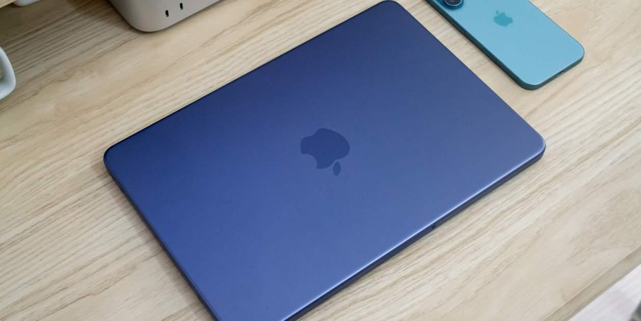 MacBook Neo dizaina detaļa
