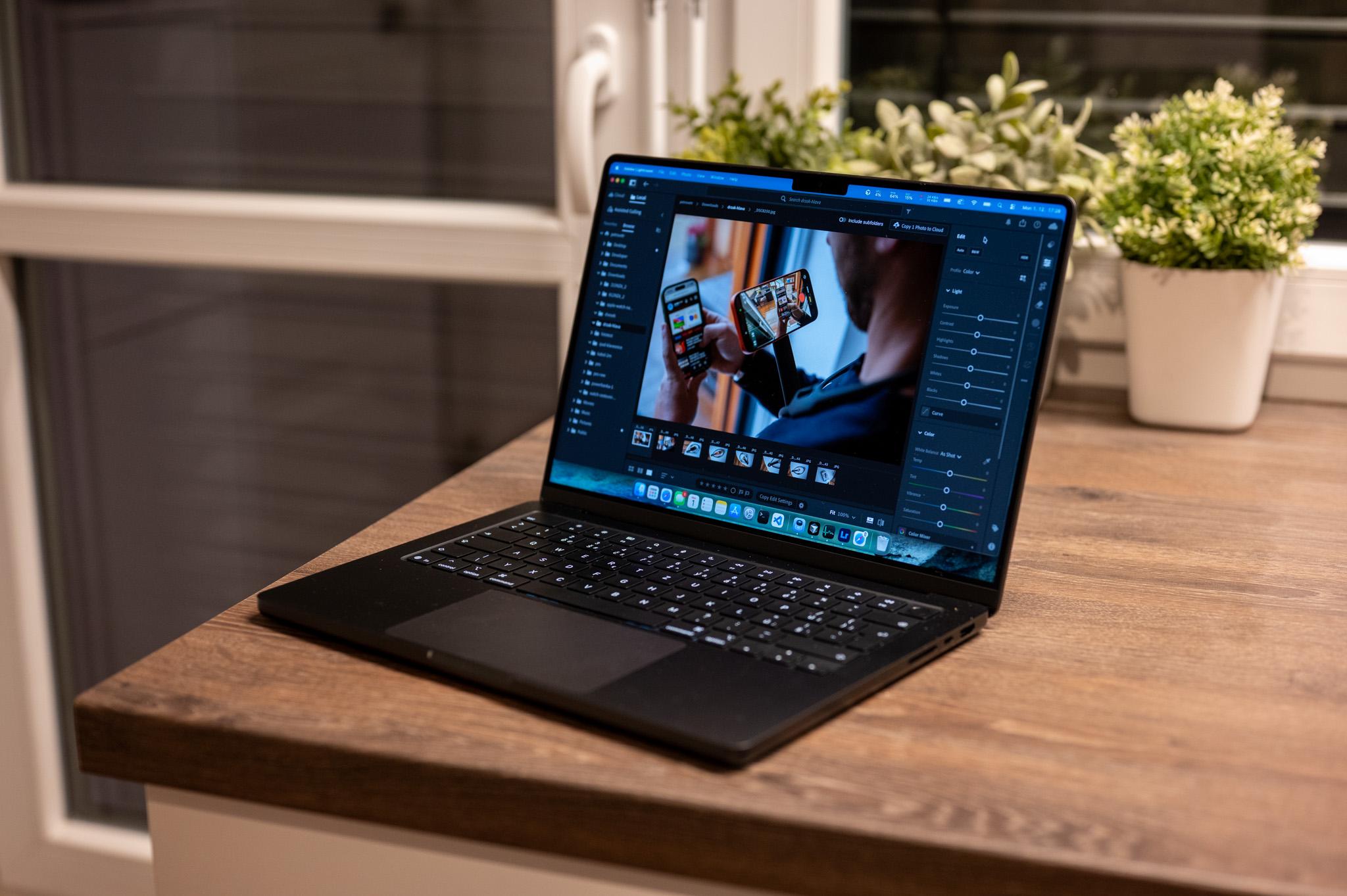 MacBook Ultra skārienekrāns