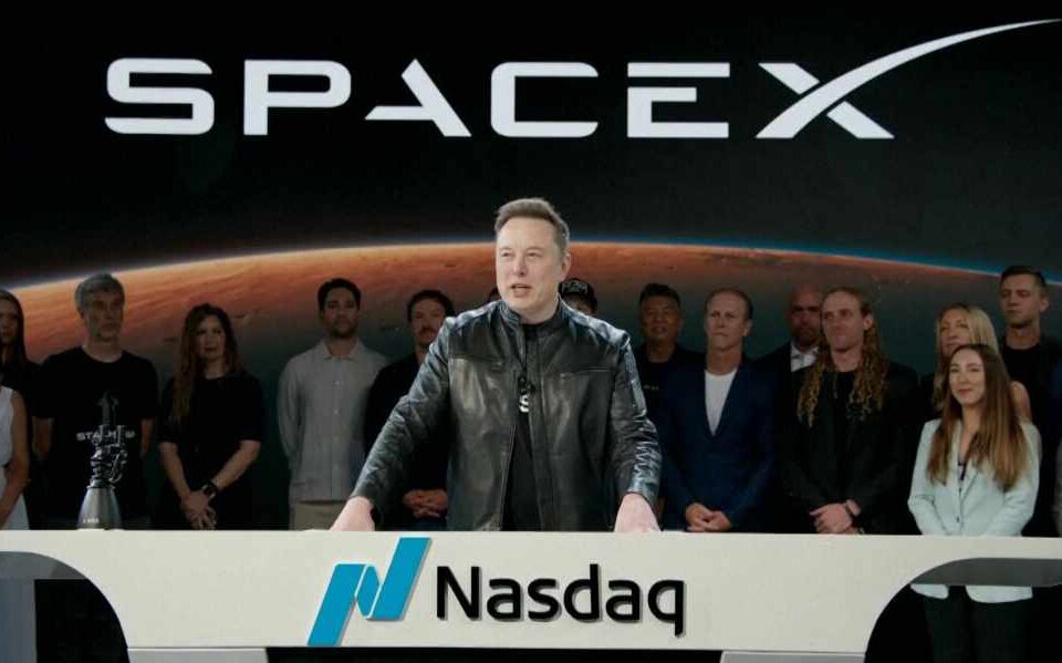 SpaceX vērtība pārsniedz USD 2 triljonus pēc akciju kāpuma par 17% vēsturiskajā tirgū Nasdaq