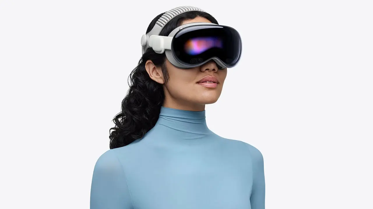 Izmaiņas Apple Vision stratēģijā Apple Vision Pro skatītājs ar interfeisu