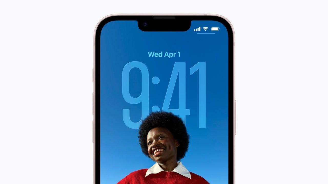 iPhone 18e LTPS panelis
