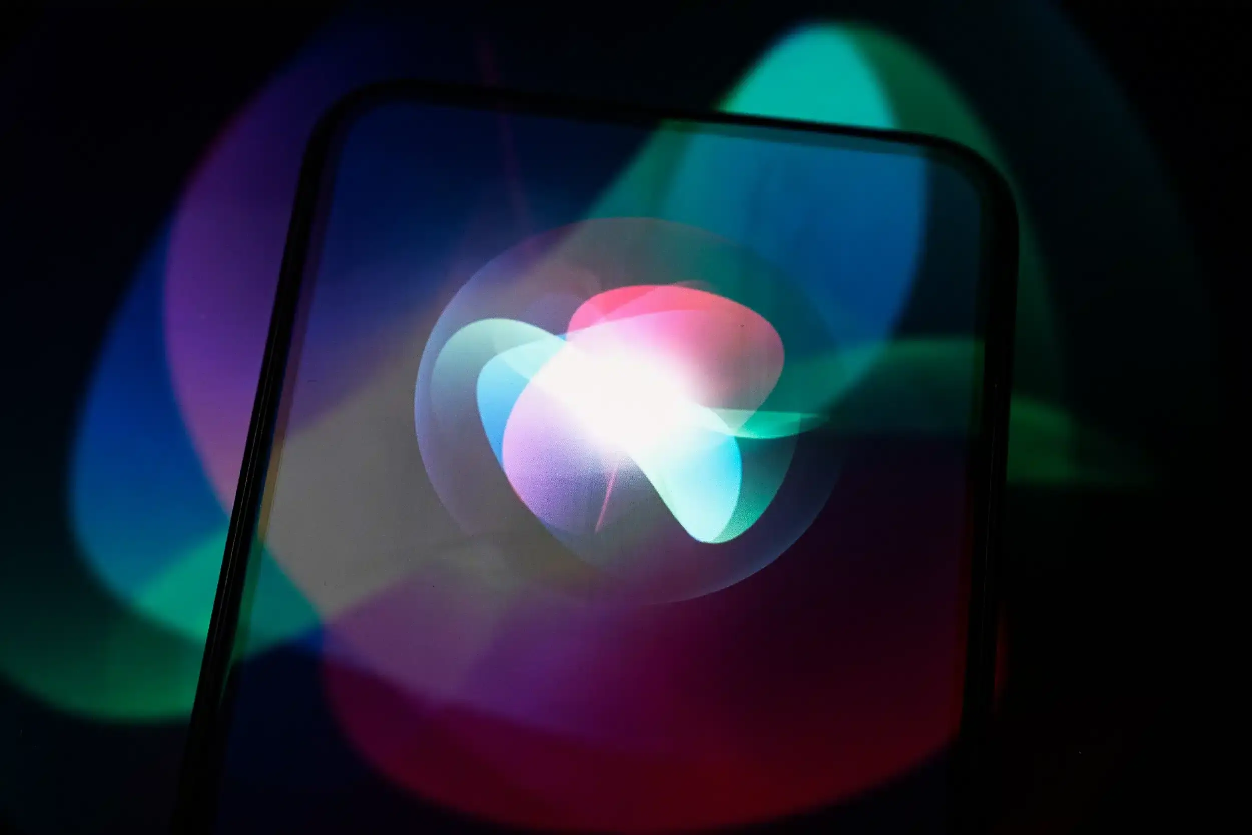 iPhone saderīgs ar Siri AI iPhone saderīgs ar Siri AI