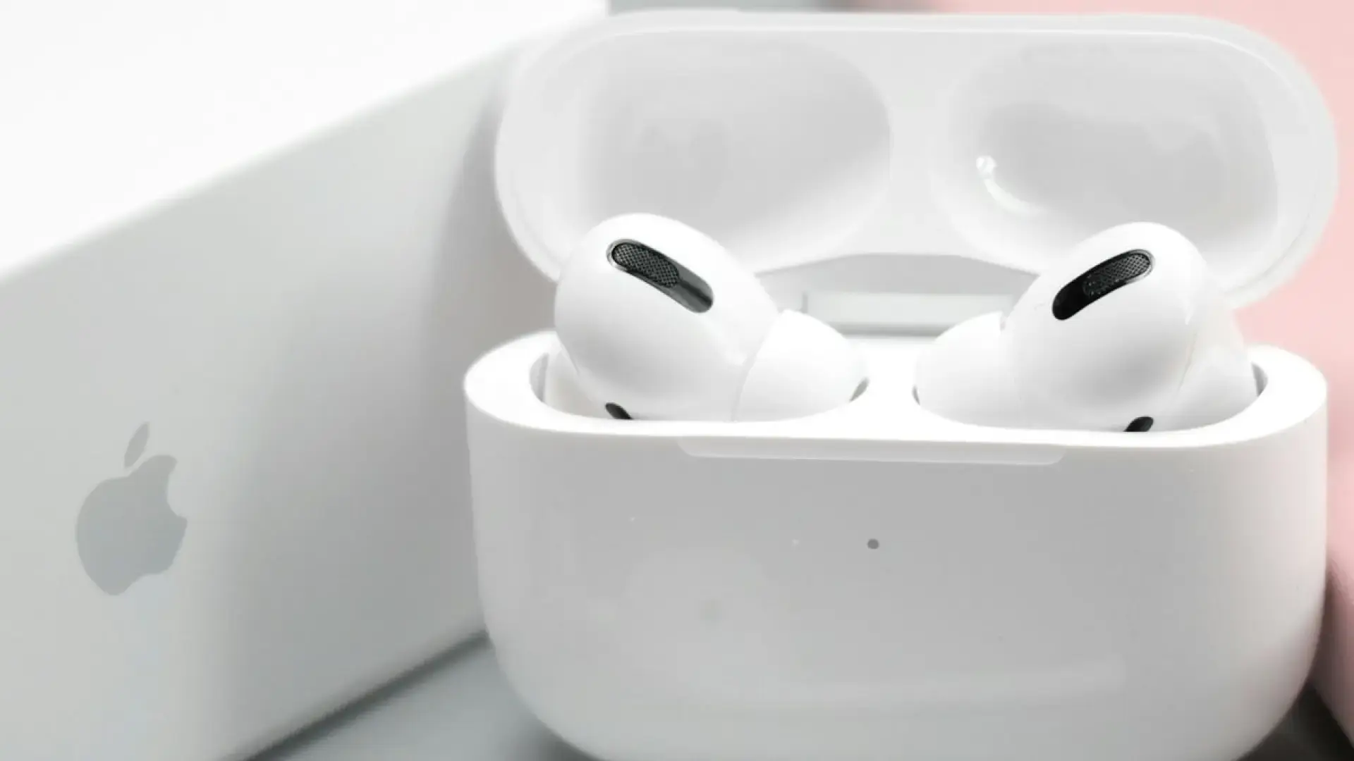 AirPods ar integrētu kameru izstrādes apturēšana