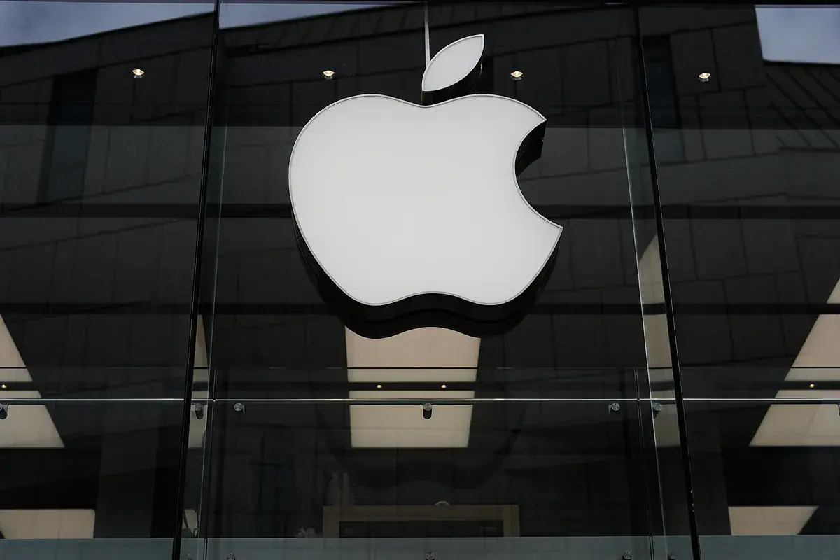 Apple iesūdz OpenAI tiesā par komercnoslēpumu zādzību kara laikā par AI aparatūru