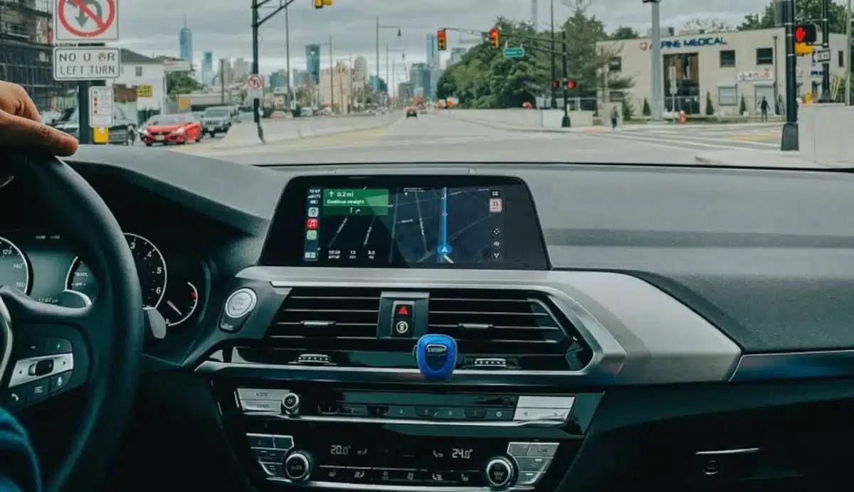 Atvadieties no kabeļiem: bezvadu Apple CarPlay evolūcija automašīnā