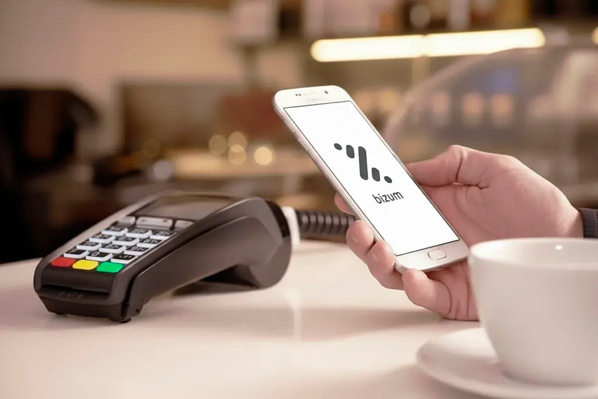 Bizum Pay ir klāt: jaunais digitālais maks, lai norēķinātos veikalos, izmantojot mobilo tālruni