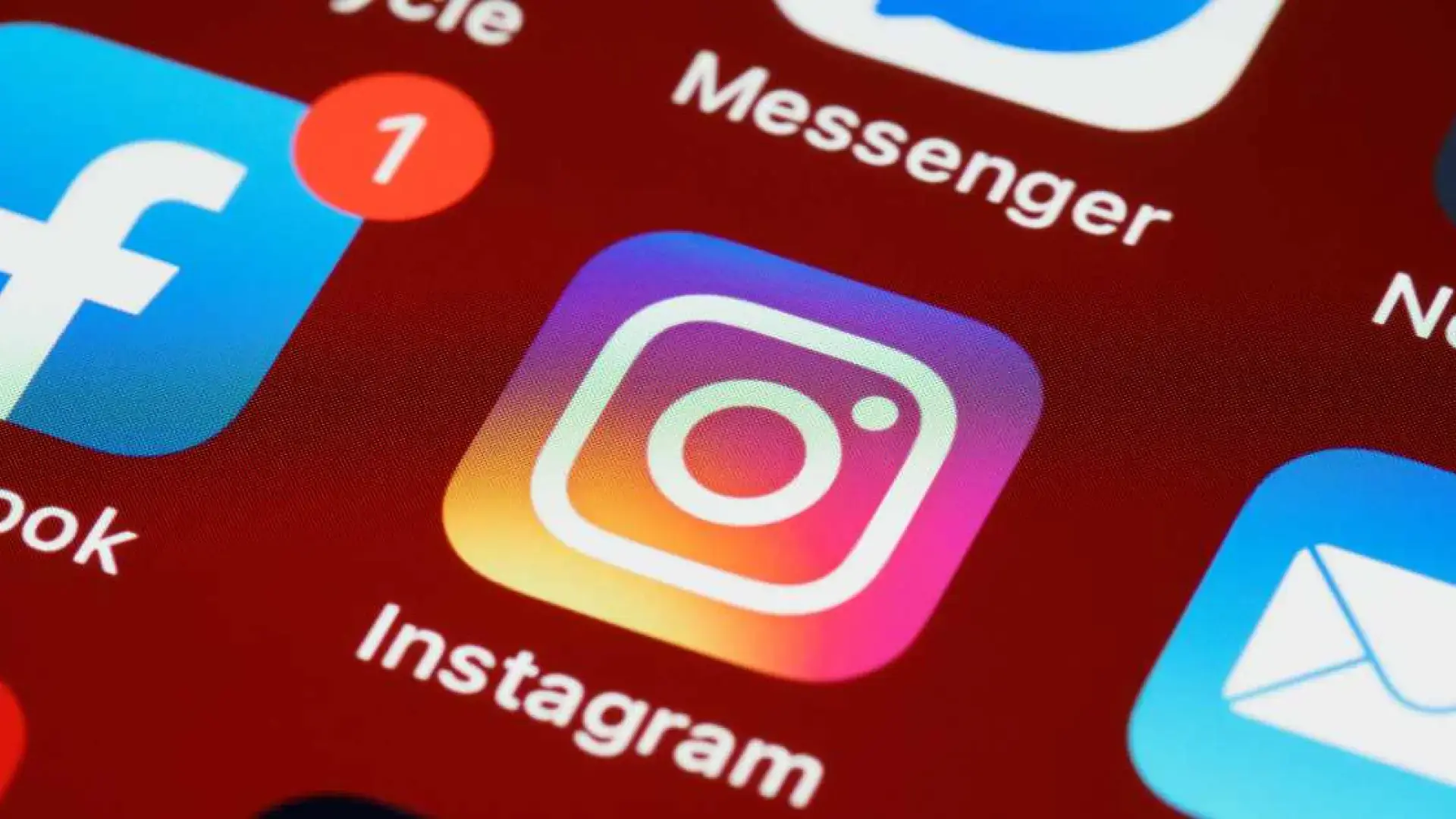 Facebook un Instagram globālais kritums: kas ir zināms par neveiksmi, kas atstāja miljoniem bez piekļuves