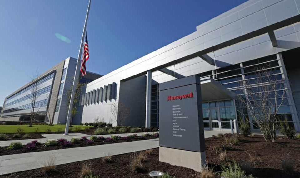 Honeywell atzars Solstice iegādājas Element Solutions 14,5 miljardu USD darījumā, lai paplašinātu AI infrastruktūras biznesu