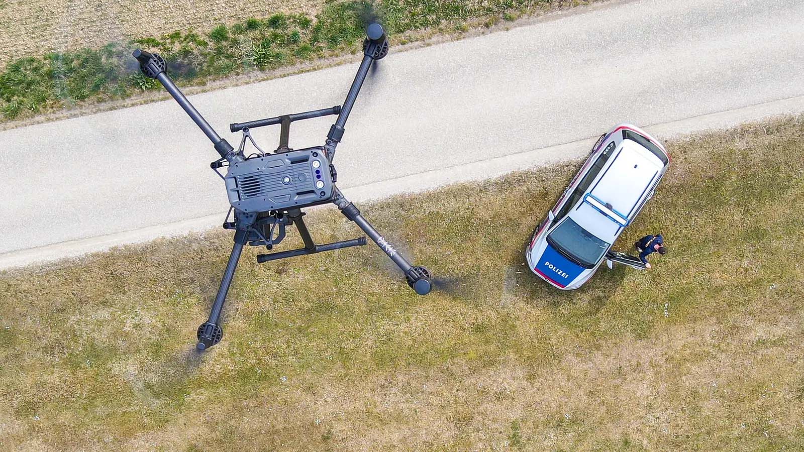 Policijas drons stundas laikā Vīnes mežā atrod pazudušu ceļotāju