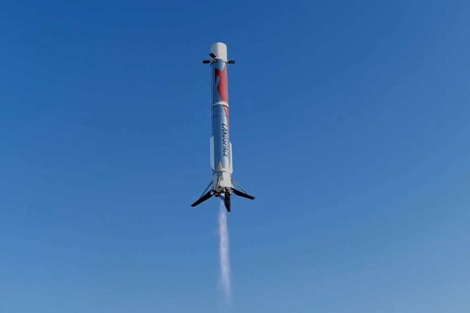Ķīnas LandSpace izlaiž atkārtoti lietojamu raķešu pastiprinātāju, samazinot atšķirību ar SpaceX