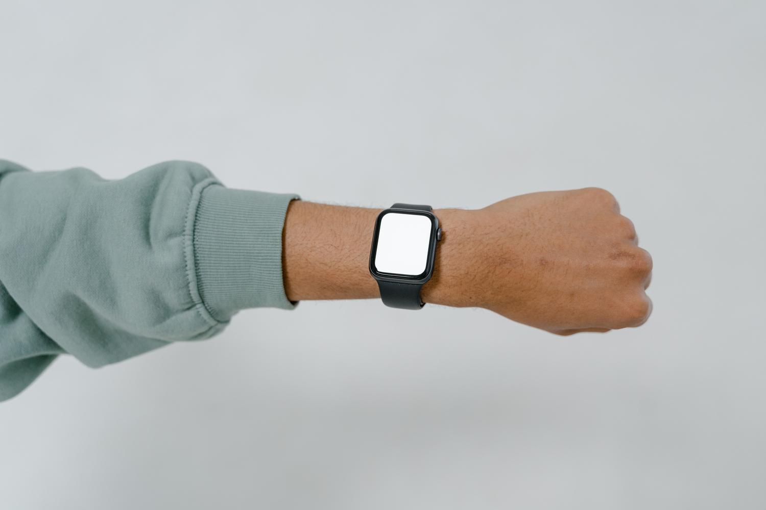 Sīkāka informācija par Apple Watch uz plaukstas locītavas, lai atgūtu izdzēstos ziņojumus, izmantojot saistītās ierīces