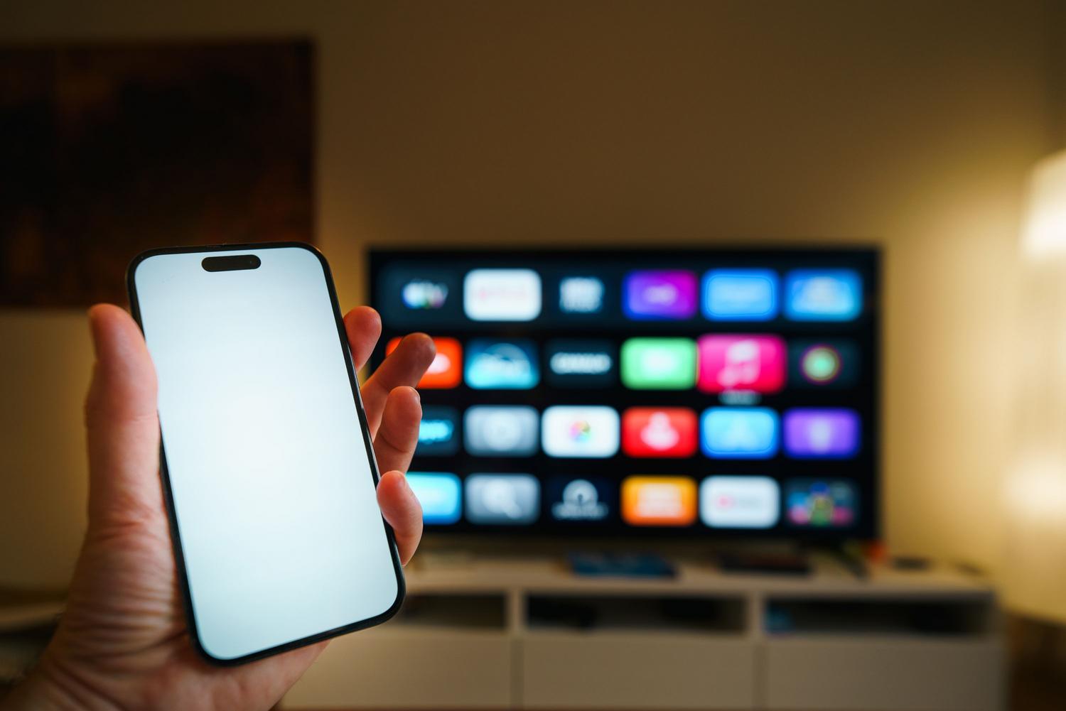 Kā koplietot iPhone ekrānu viedtelevizorā