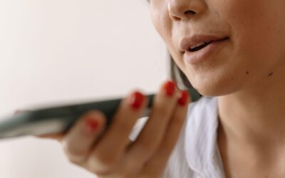 Labākās lietotnes runas pārvēršanai tekstā iPhone tālrunī