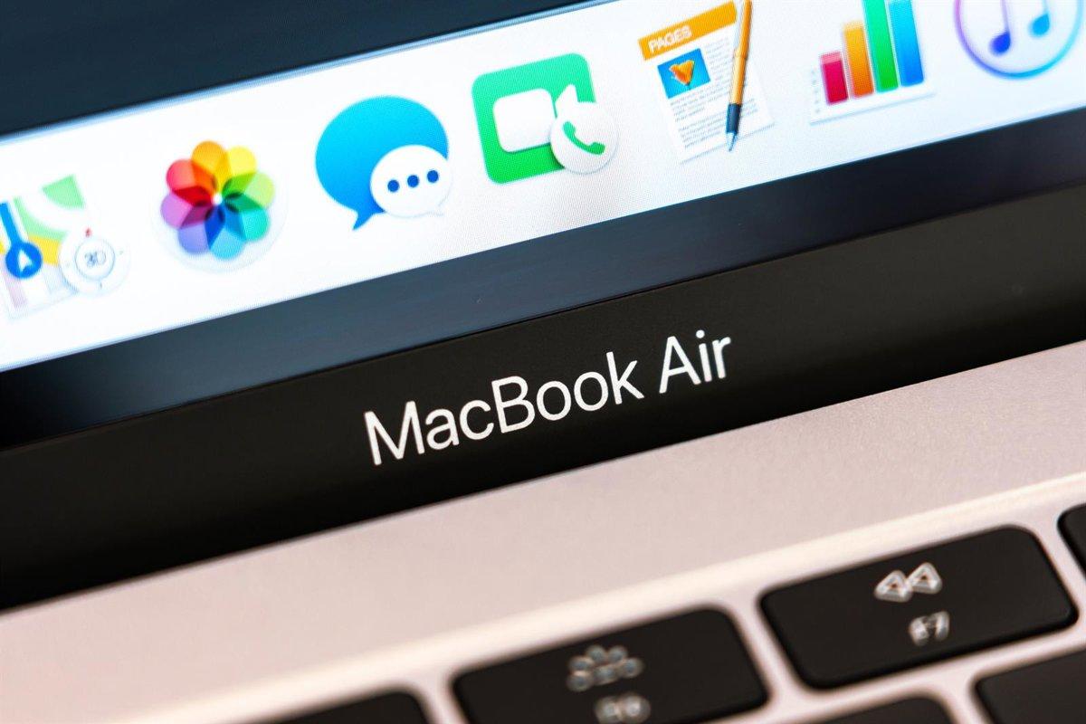 MacBook Air cieš vēsturisku trūkumu atmiņas mikroshēmu krīzes dēļ