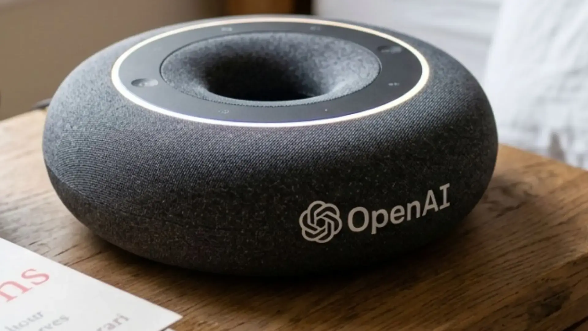 OpenAI sagatavo savu pirmo viedo skaļruni ar kameru un Jony Ive dizainu