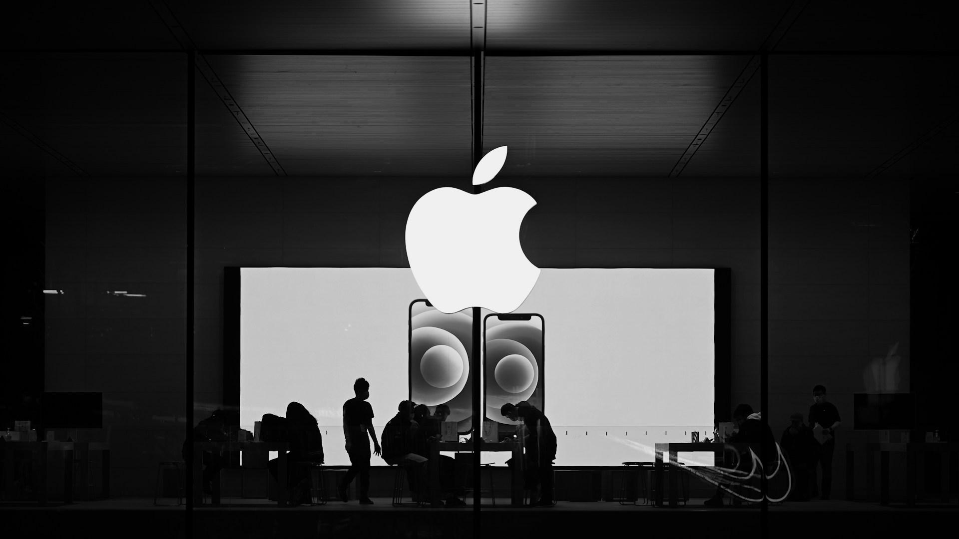 Salokāmais iPhone tver visas acis, kas virzās uz septembri