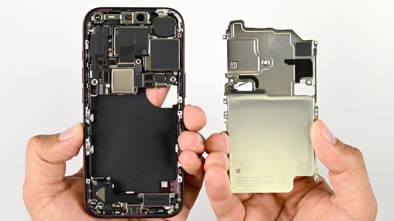 IPhone 18 Pro iekšējie komponenti iPhone 18 Pro interjers demontāžas laikā