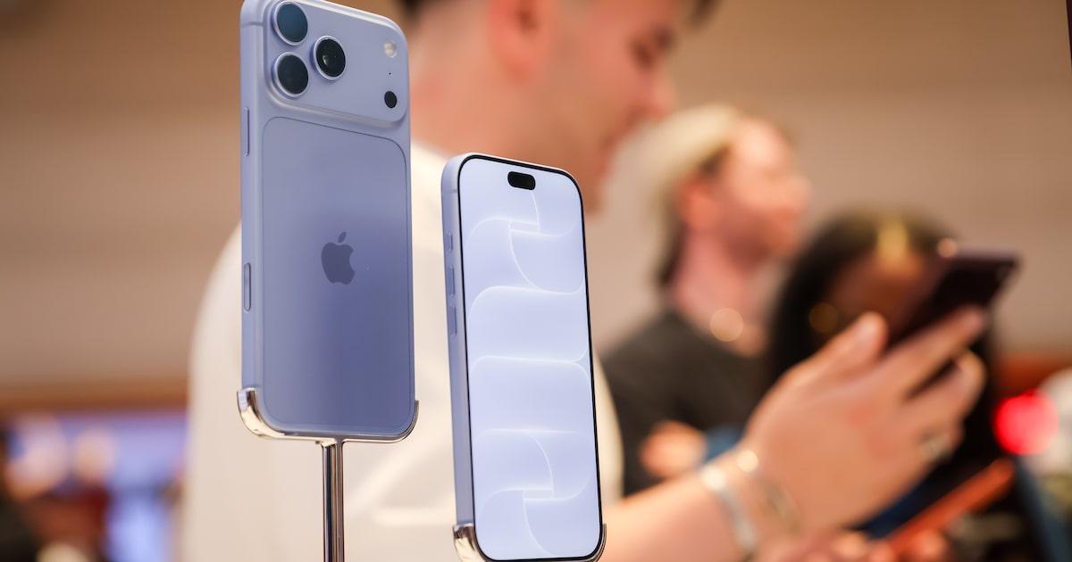 iPhone 16 kontaktligzdā