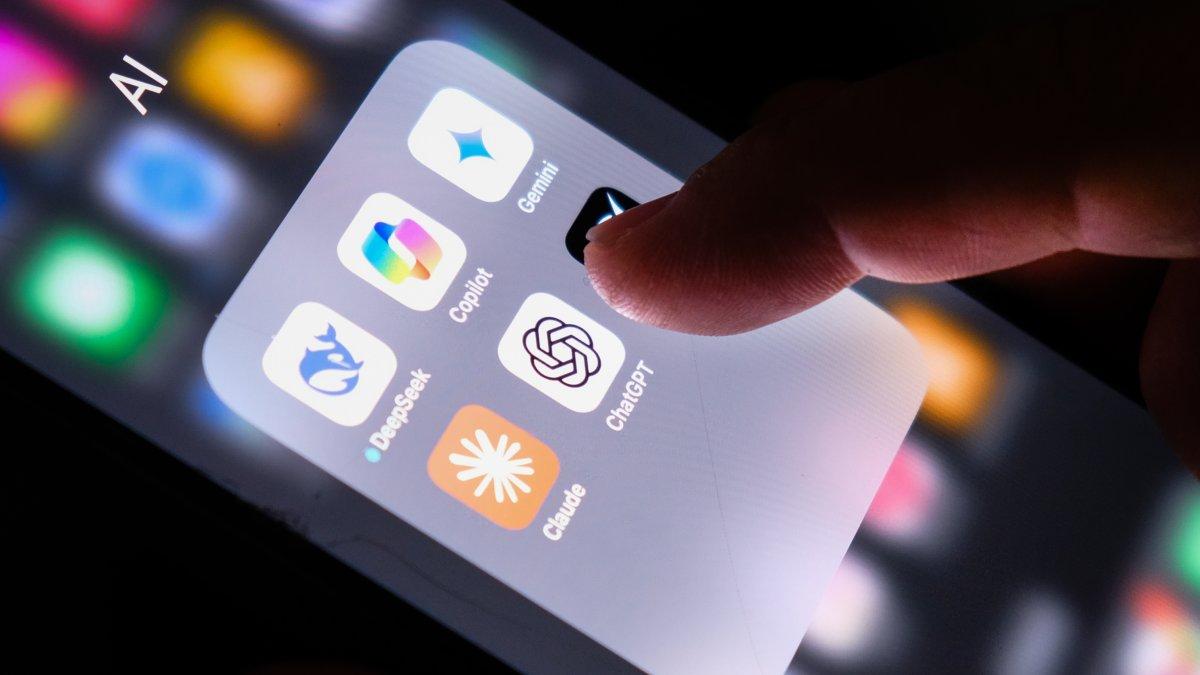 Siri un mākslīgā intelekta uzlāde