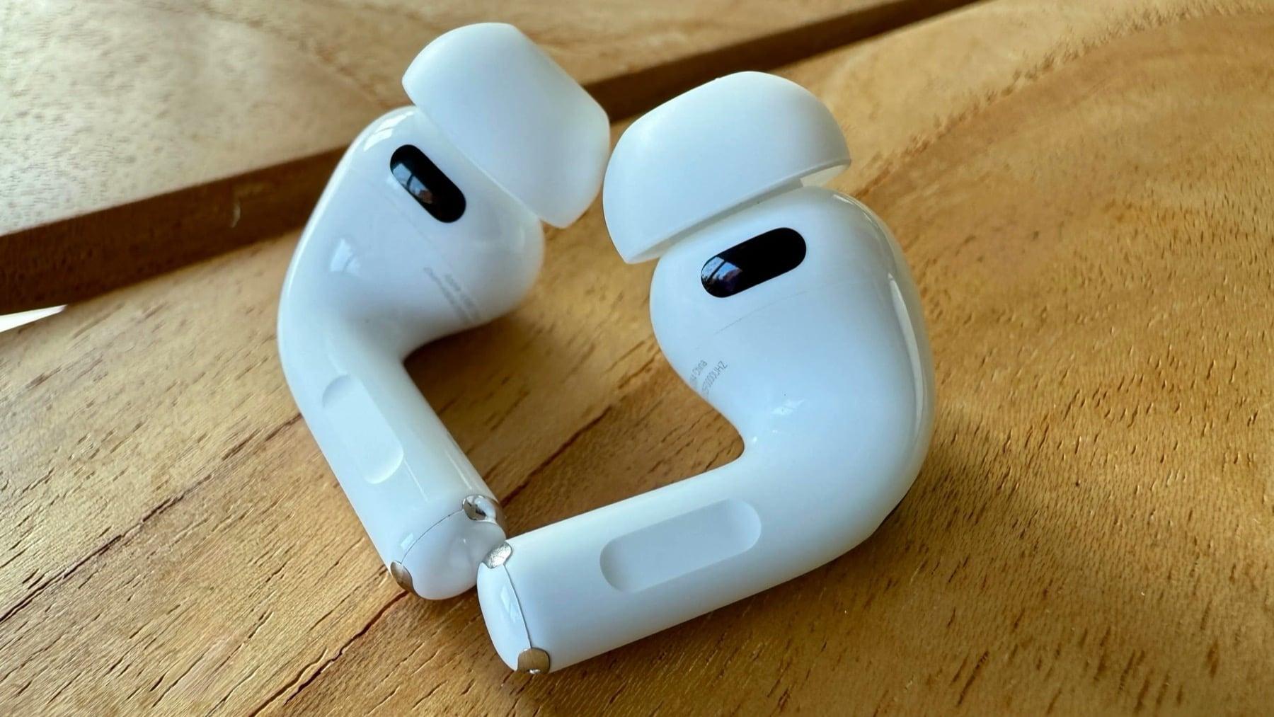 AirPods ar telpiskām audio kamerām AirPods ar telpiskām audio kamerām