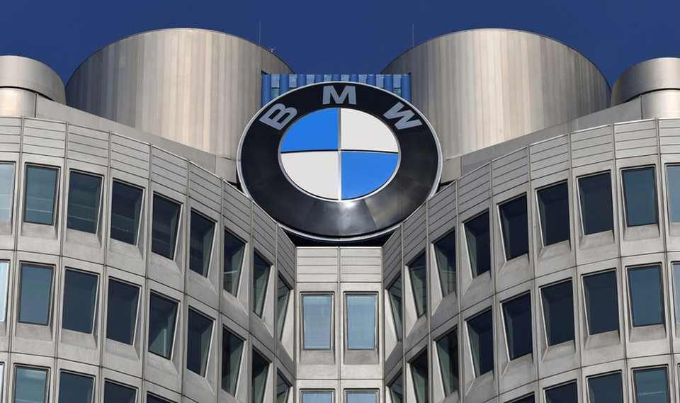 BMW plāno izmantot mākslīgo intelektu, lai līdz 2027. gada vidum samazinātu vadības pienākumus par 20%.