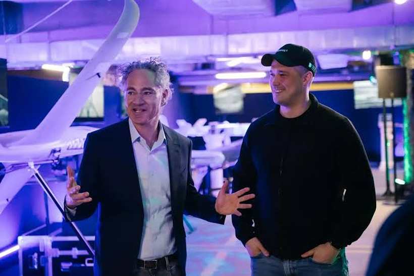Palantir izpilddirektors Alekss Karps atbalsta bijušā Ukrainas aizsardzības ministra jauno aizsardzības tehnoloģiju startu