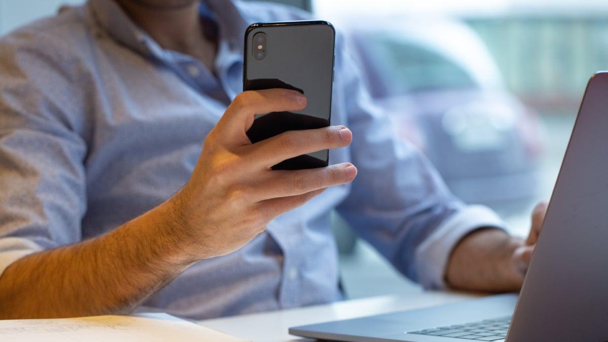 WhatsApp krāpniecība iPhone tālrunī