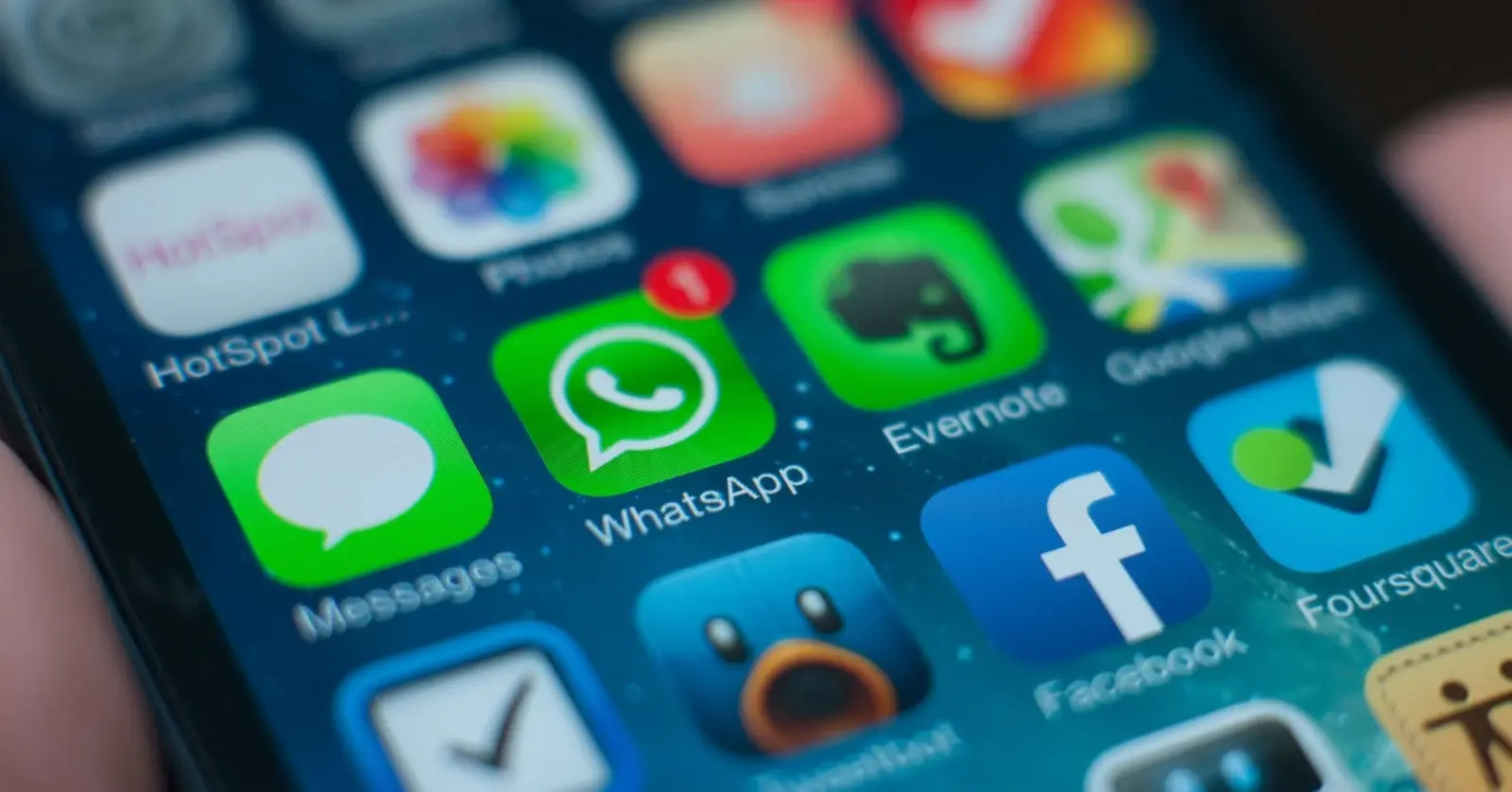 WhatsApp krāpniecība iPhone tālrunī