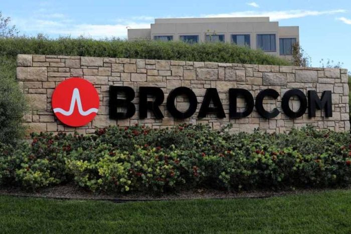 Broadcom aizdos uzņēmumam Anthropic līdz 42 miljardiem dolāru, lai iznomātu savus mikroshēmas, jo AI cirkulārais finansējums sasniedz jaunu līmeni