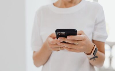 Kā mainīt noklusējuma lietotnes iPhone tālrunī